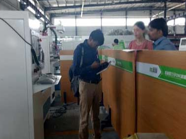 光纖激光切割機已裝柜完成